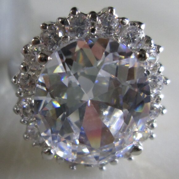 Sparkly Cubic Zirconia Cocktail Ring - Picture 4 of 10